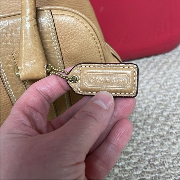 Coach leather shoulder purse in camel color - Picture 2 of 16